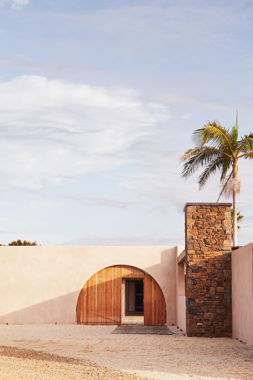 Stacked stone and arches, Tuscan style location in Byron Bay for photoshoots 