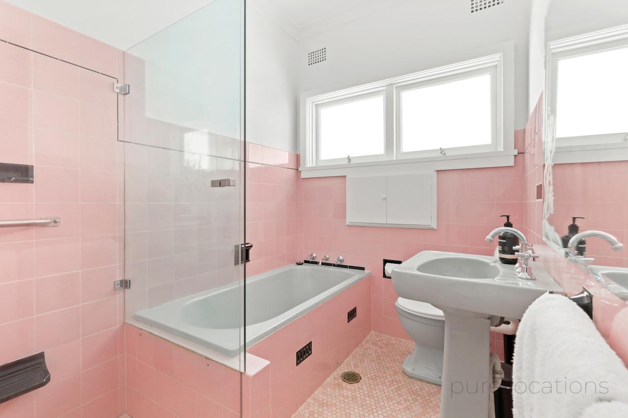 original pink 1950s bathroom at filming location