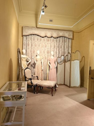 THE MANSION, ELSTERNWICK21