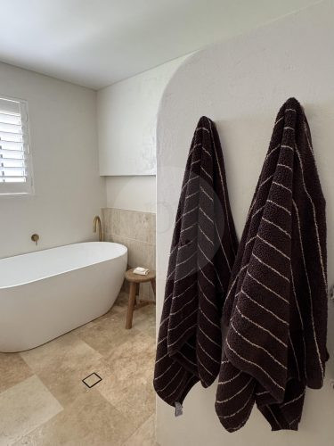 Greenview House, Greenbank - main bathroom