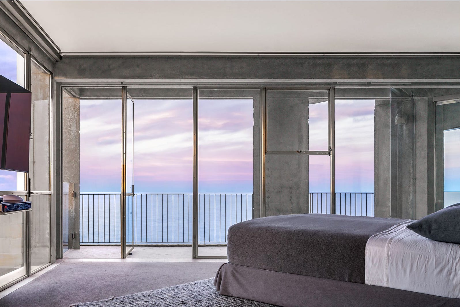 A bedroom in a luxury shoot location in South Coogee 