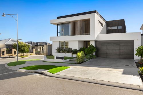 facade garage driveway