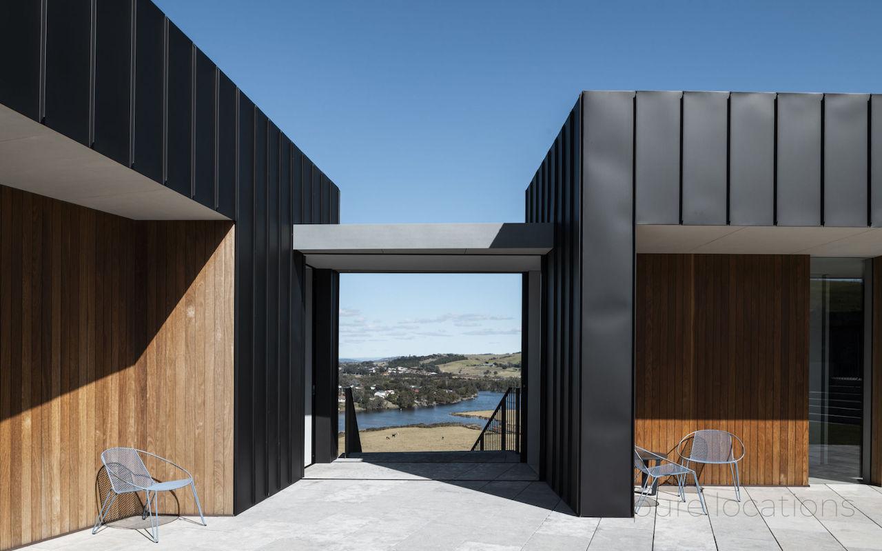 Black facade in architecture, Gerringong Location House