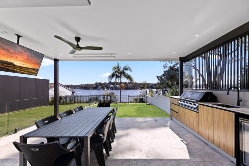 The Meg, Kangaroo Point 1ALFRESCO