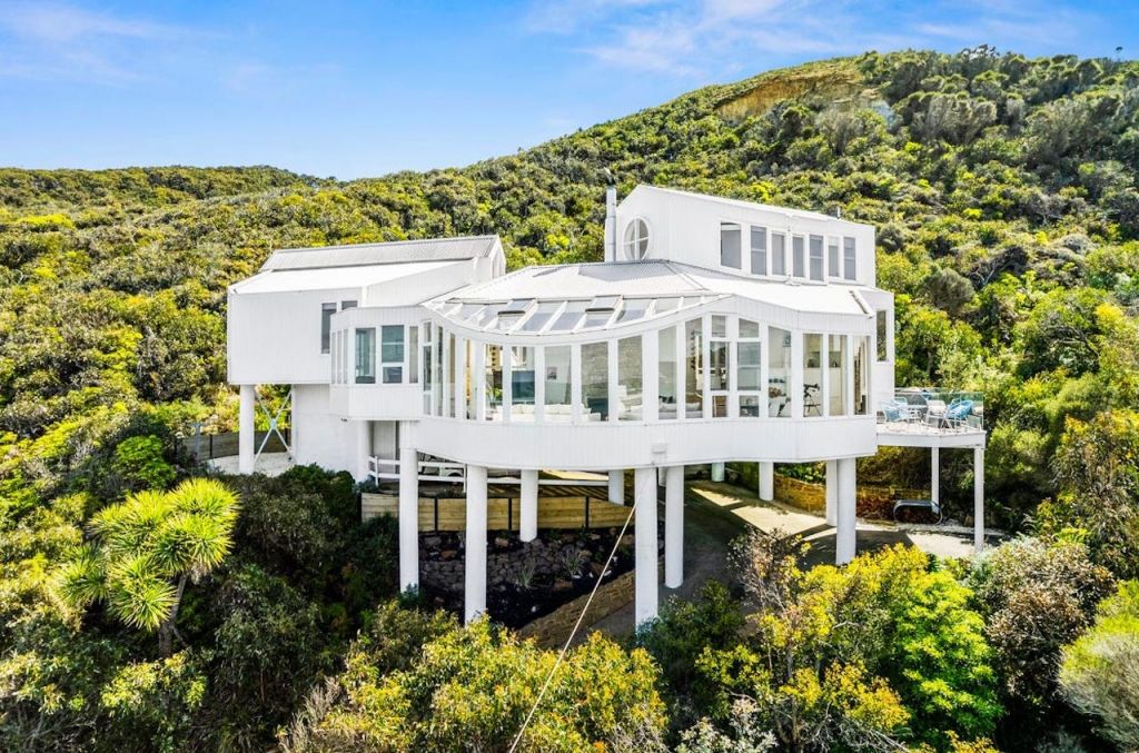 Great Ocean Road Location House, White Architectural Location