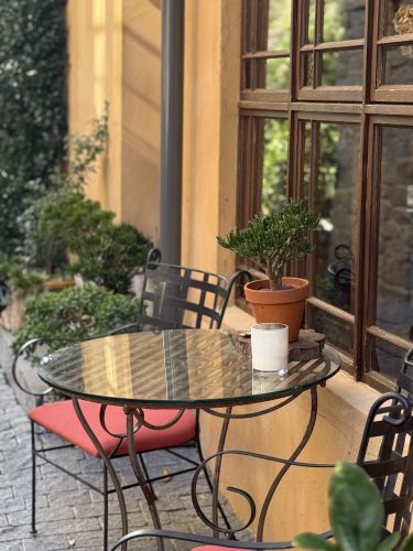 CAFE SCENE 2