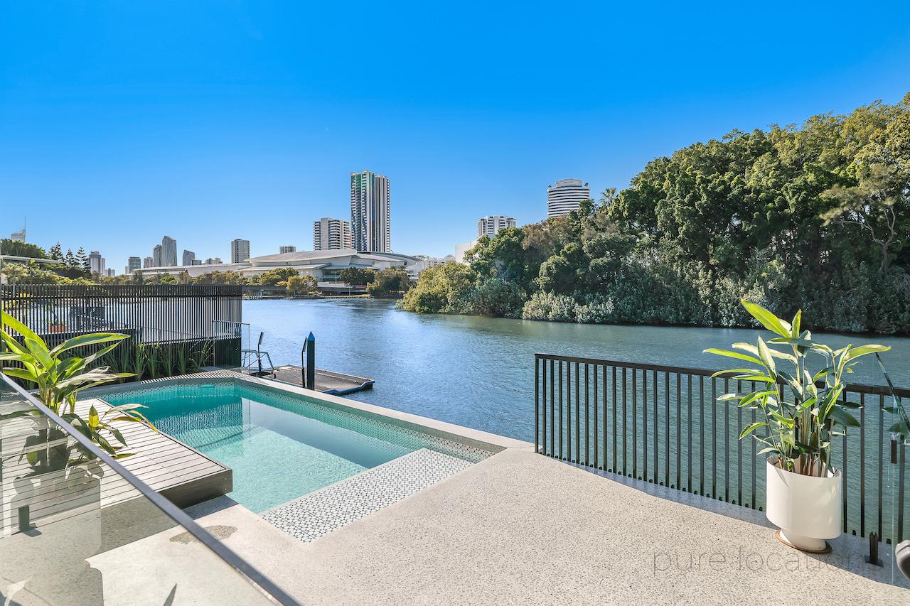 Best outdoor photoshoots on the Gold Coat, pool location with water views