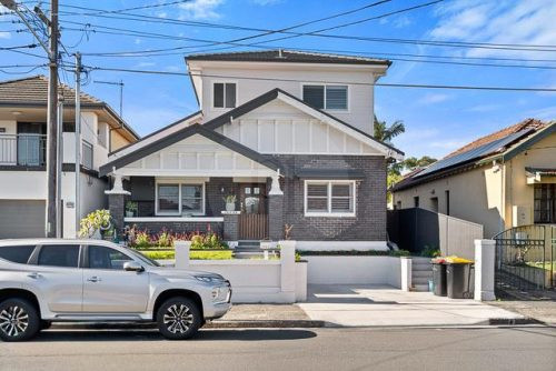 facade garage driveway