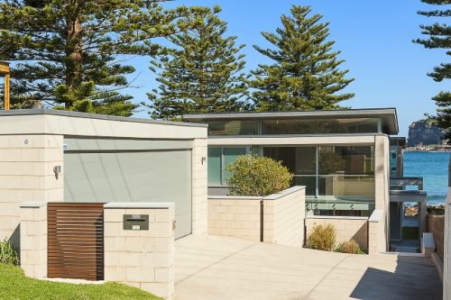 facade garage driveway