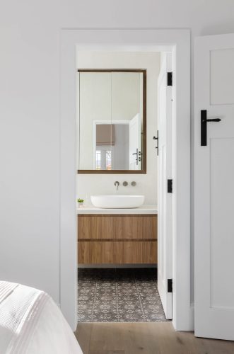 Armarii, Bondi