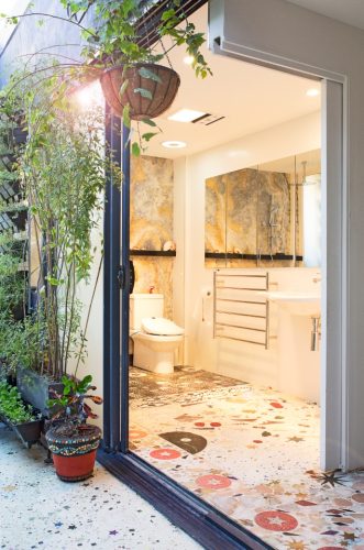 12_Bathroom2.jpg