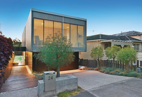 facade garage driveway