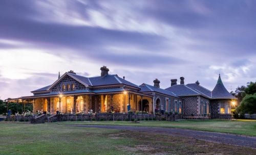 Coragulac-House-NE-Dusk-1024x622-1.jpg