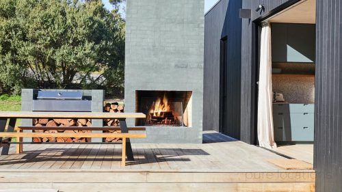Flow-Mornington-Peninsula_BBQ-FIREPLACE.jpg