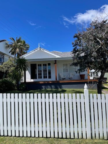 Jimmys-Place-Bundeena_Front-fence.jpg