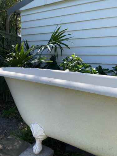 Jimmys-Place-Bundeena_Outdoor-bath.jpg