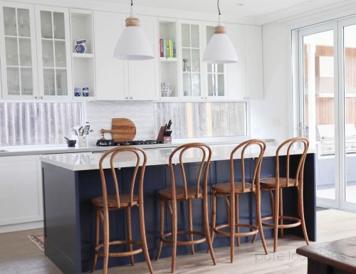 Lainey-North-Willoughby_Classic-Fresh-White-and-Navy-Kitchen.jpg