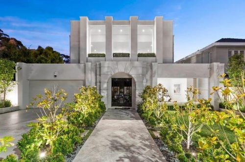 facade garage driveway