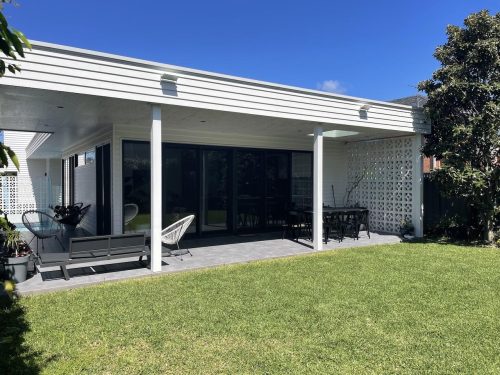 outdoor area garage driveway facade