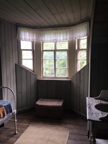 Pioneer-Cottage-Woodford_interiors-4.jpg