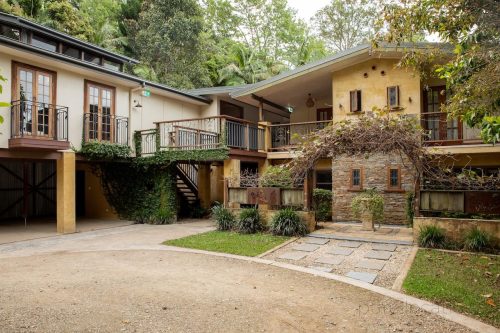 facade driveway