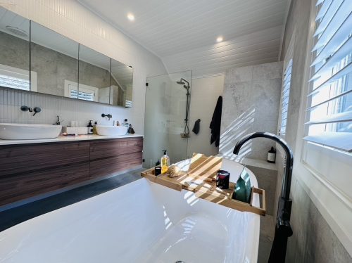 Secret Ivy, Neutral Bay 31
