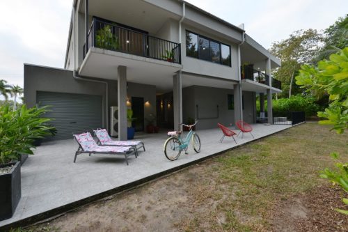 The-Port-Douglas-Beach-House-LR-75-1024x682-1.jpg