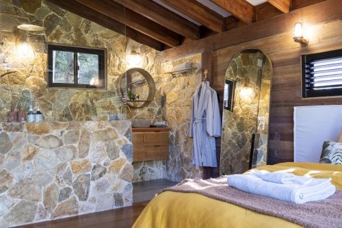 The-Stone-Lodge-Terrigal_0c4e267c6492a05cb13e04ffe2e5533a_614bfa291a73b.jpeg