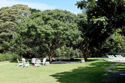 Villa-Del-Mar-Byron-Bay-Byron-Bay-fire-pit-hammock-and-pool.jpg