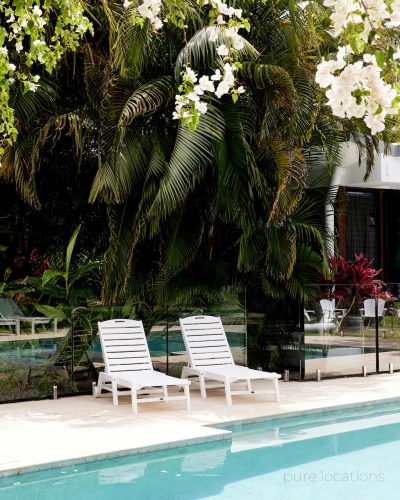 Villa-Del-Mar-Byron-Bay-Byron-Bay-pool-garden-and-loungers-2.jpg