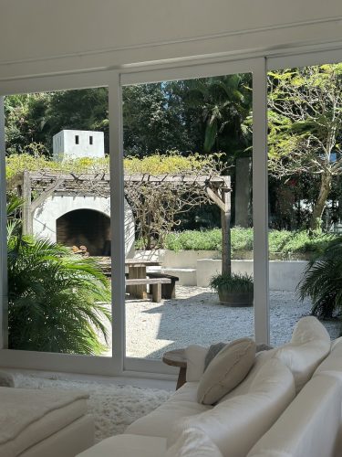 THE VIEW - LIVING AREA5