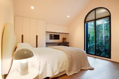 Flores, Mosman 29