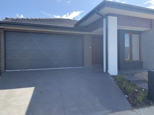 garage facade driveway