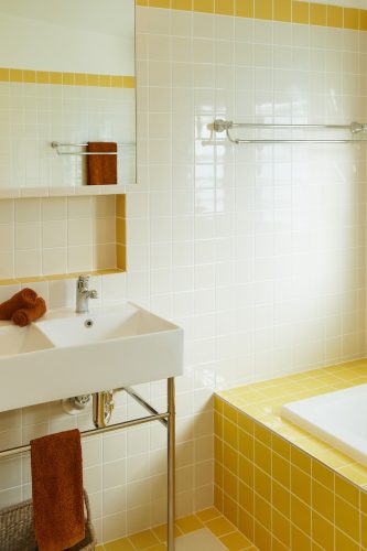 Flynn, Yamba_YellowBathroom_006