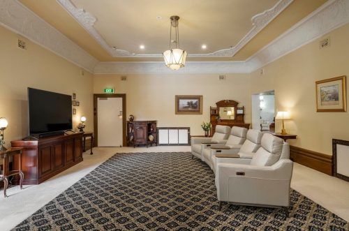 The Overlook Hotel, Balwyn 5