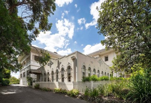 The Overlook Hotel, Balwyn 9