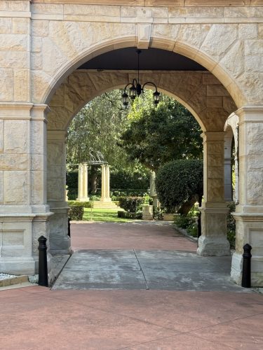TheManor198