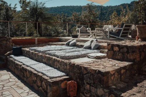 Adriatic Manor, Uki 2