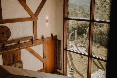 Adriatic Manor, Uki 42