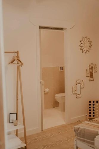 Adriatic Manor, Uki 7