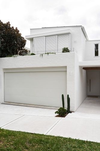 facade garage driveway