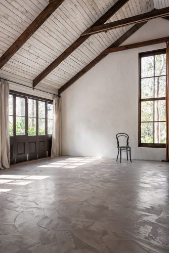 Runaway Studio, Elanora 11
