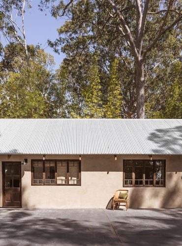 Runaway Studio, Elanora 26