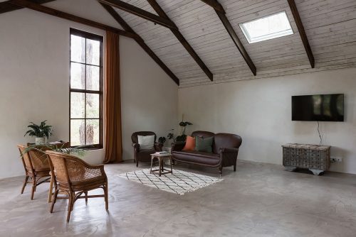 Runaway Studio, Elanora 3