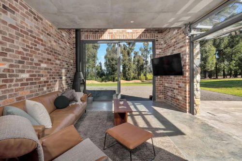 Seperate detached residence