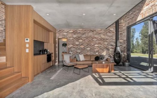 Seperate detached residence
