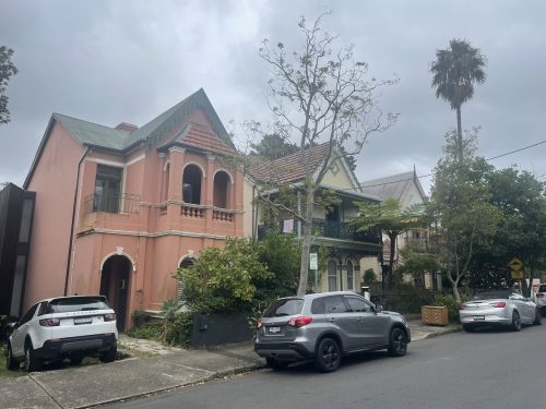 facade garage driveway