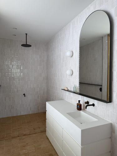 HARLEYS CLOVELLY105 UPSTAIRS BATHROOM