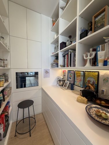 HARLEYS CLOVELLY52 PANTRY