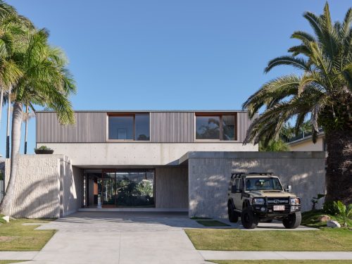 facade garage driveway